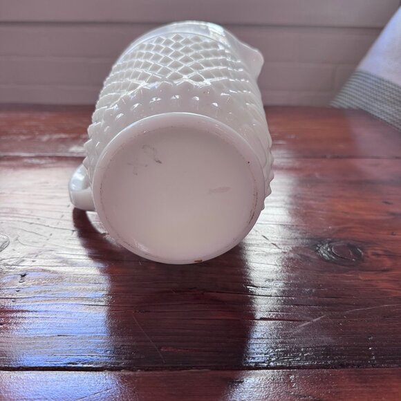 Vintage Anchor Hocking Hobnail Milk Glass Pitcher - Picture 4 of 8